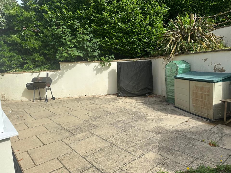 Great location newly refurbished 4 bedroom house coast Nature lodge in Poole