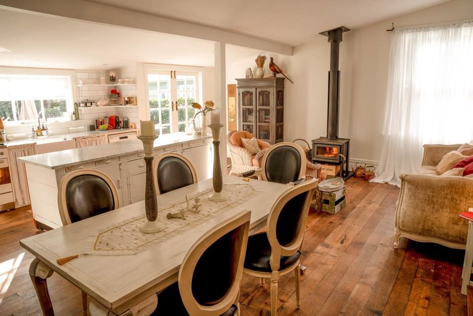 Villa Akaroa - Akaroa Pet Friendly Holiday Home House in Akaroa