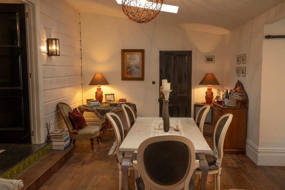 Villa Akaroa - Akaroa Pet Friendly Holiday Home House in Akaroa