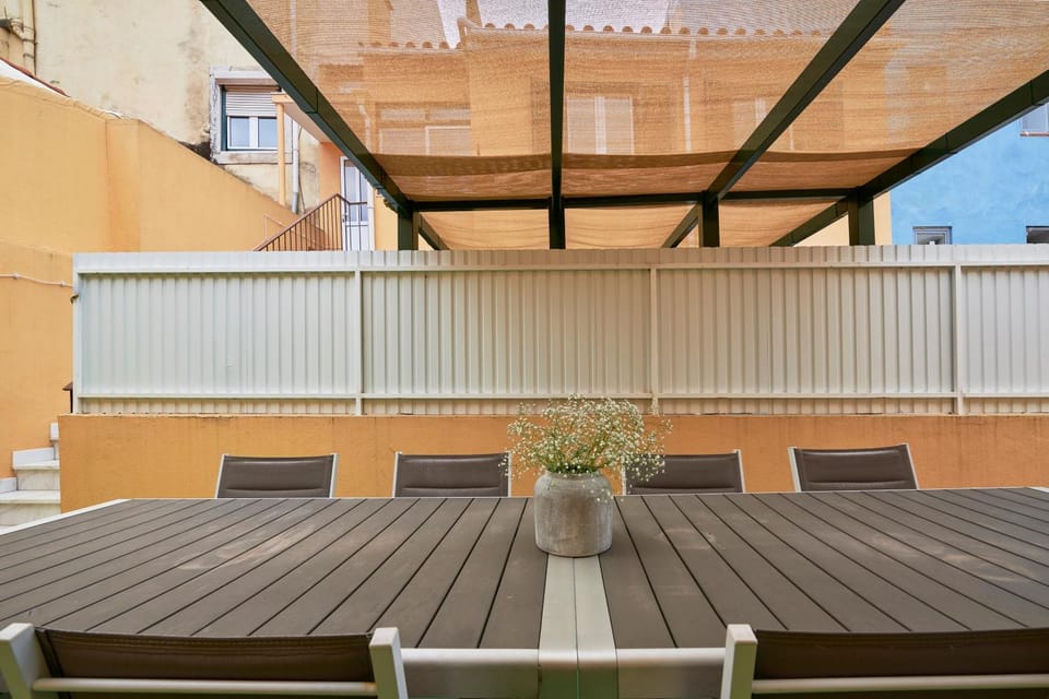 Renovated and Spacious Duplex Apartment With Patio, By TimeCooler Apartment in Lisbon