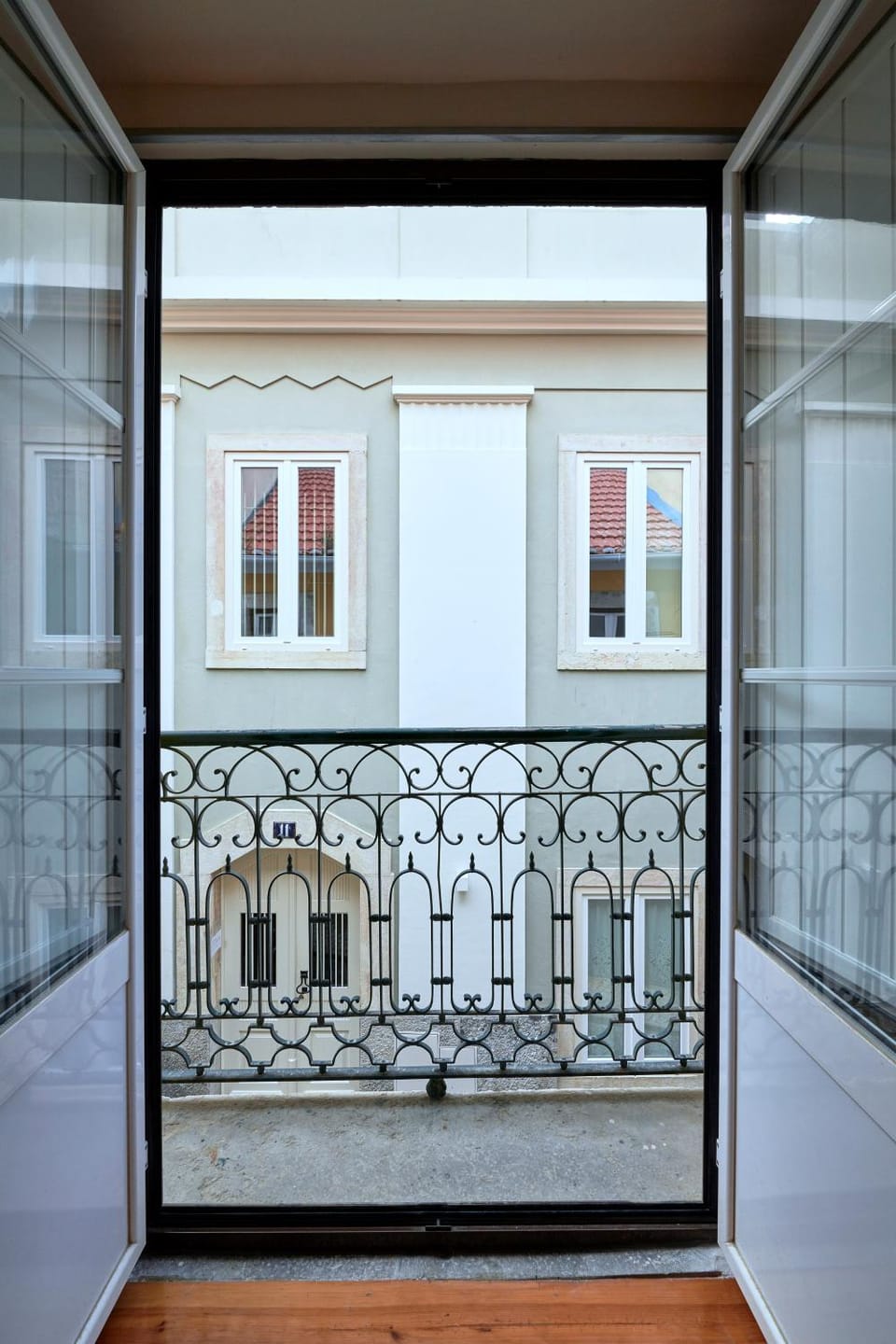 Renovated and Spacious Duplex Apartment With Patio, By TimeCooler Apartment in Lisbon