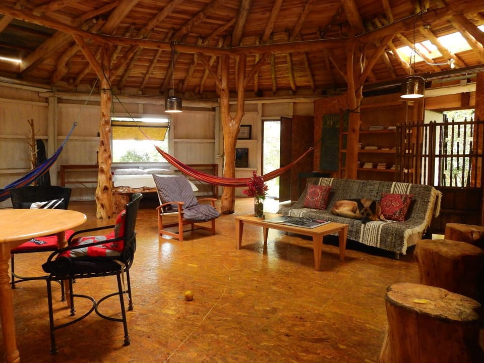 Property building, Restaurant/places to eat, Living room, Seating area, fireplace
