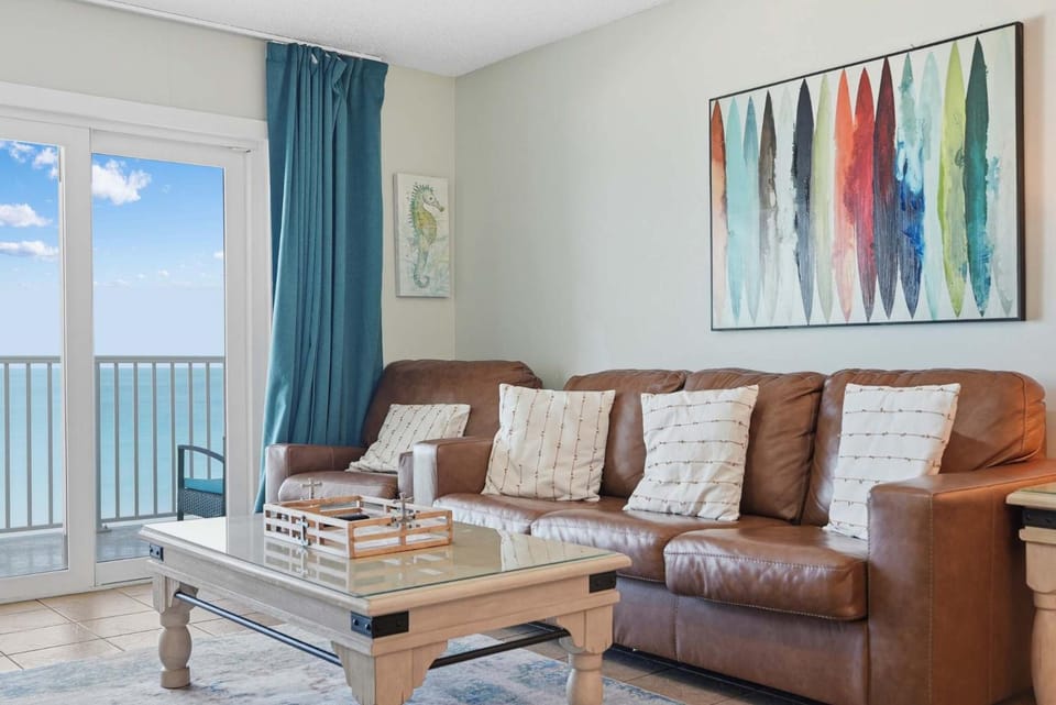 The Summit 921 House in Upper Grand Lagoon