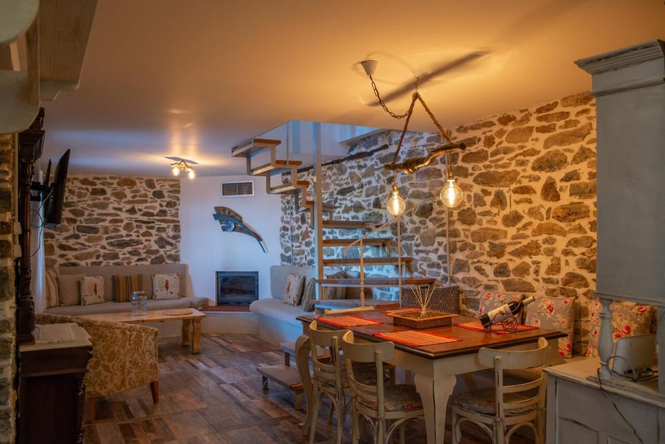 Living room, Dining area, flat iron