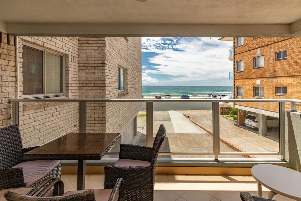 View (from property/room), Balcony/Terrace, Seating area, Sea view