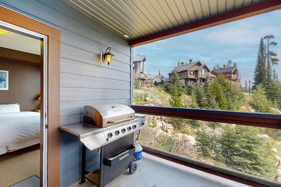 Glacier Lodge 103 Apartment in British Columbia