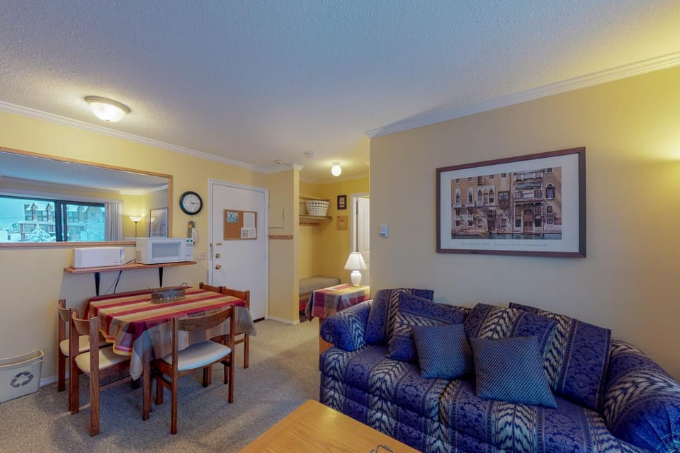 Snow Ghost Inn 326 Apartment in British Columbia