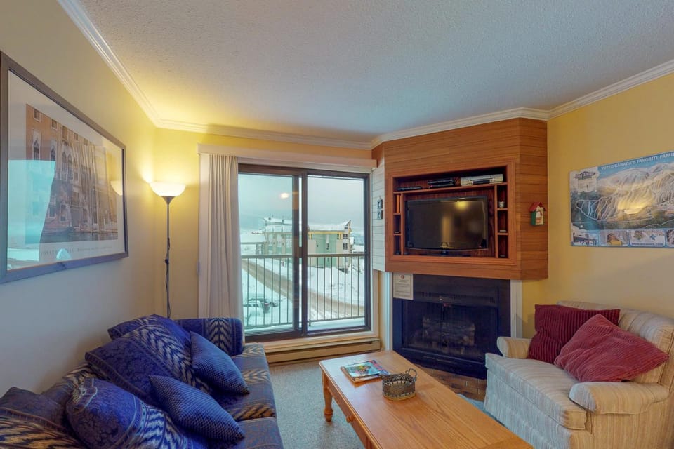 Snow Ghost Inn 326 Apartment in British Columbia