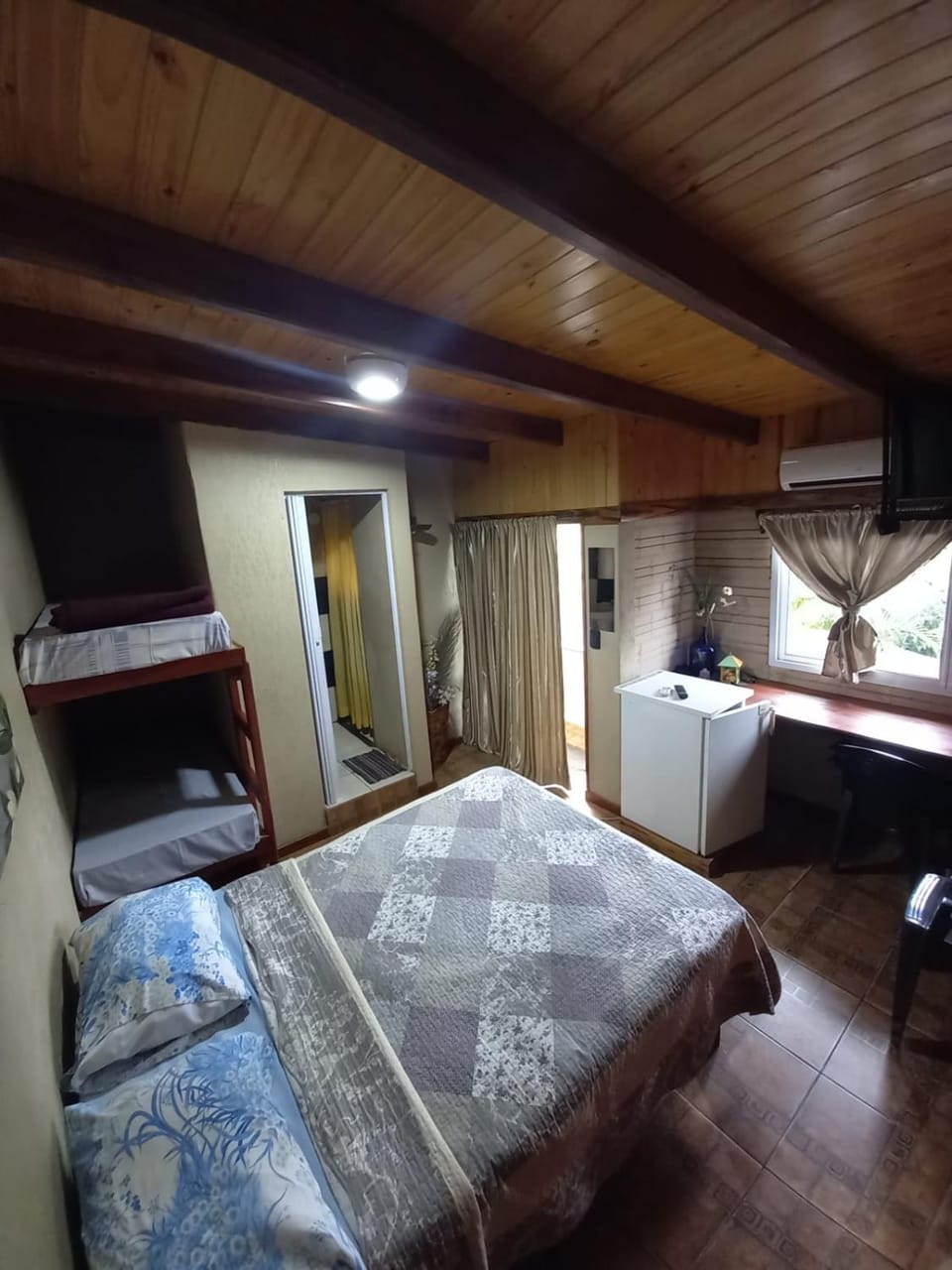 Bed, TV and multimedia, Photo of the whole room, Bedroom, air conditioner