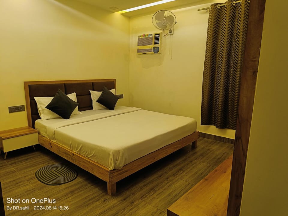 Bedroom, air conditioner