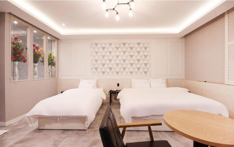 Bed, Photo of the whole room, Decorative detail, Decorative detail