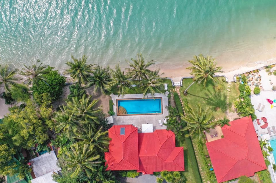 Day, Natural landscape, Bird's eye view, Garden, Beach, Garden view, Pool view, Sea view, Swimming pool, sunbed