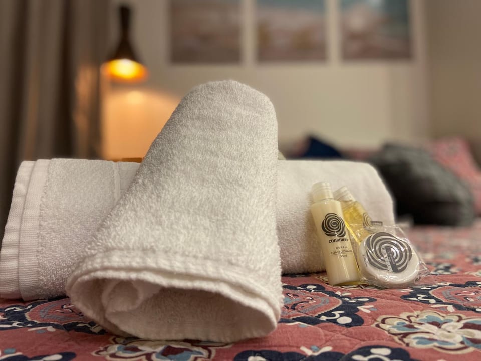 Bedroom, towels