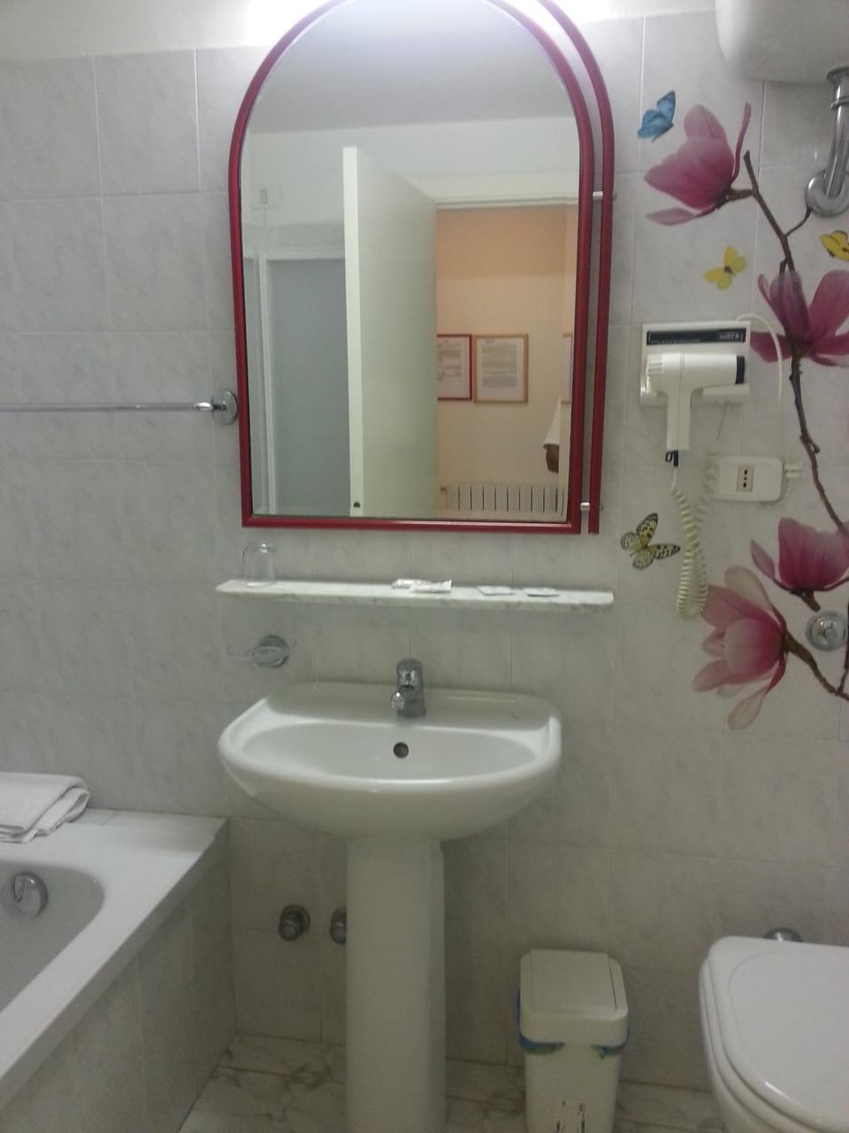Bathroom, Decorative detail