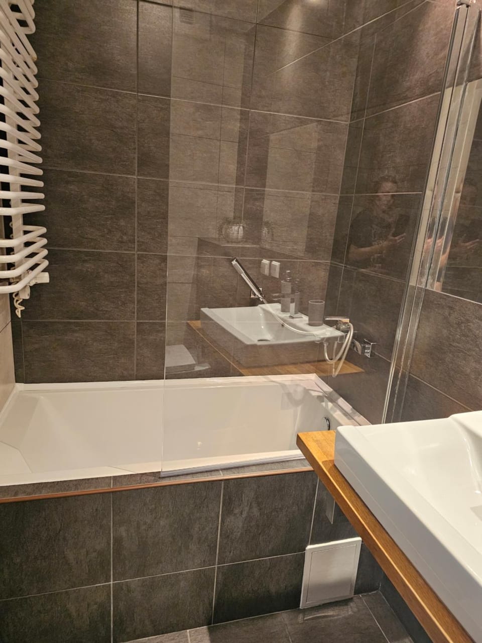 Shower, Toilet, Bathroom, Bath, towels