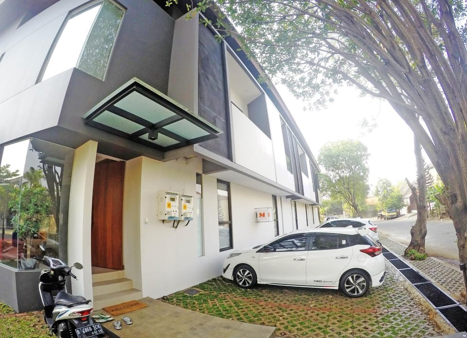 Property building, Facade/entrance