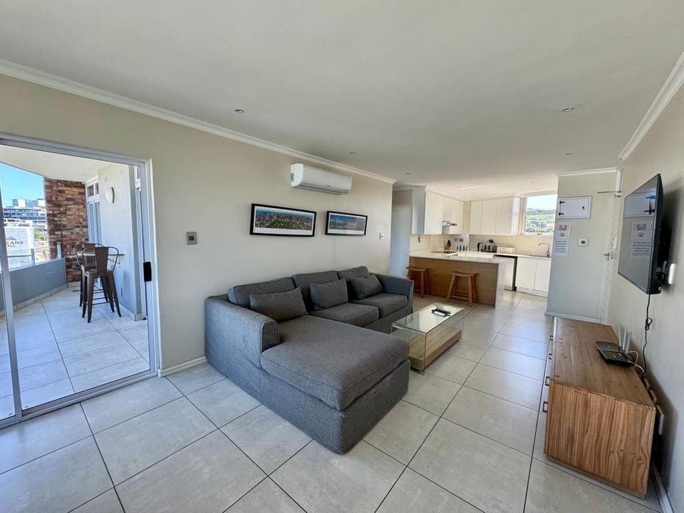 TV and multimedia, Living room, Seating area, air conditioner