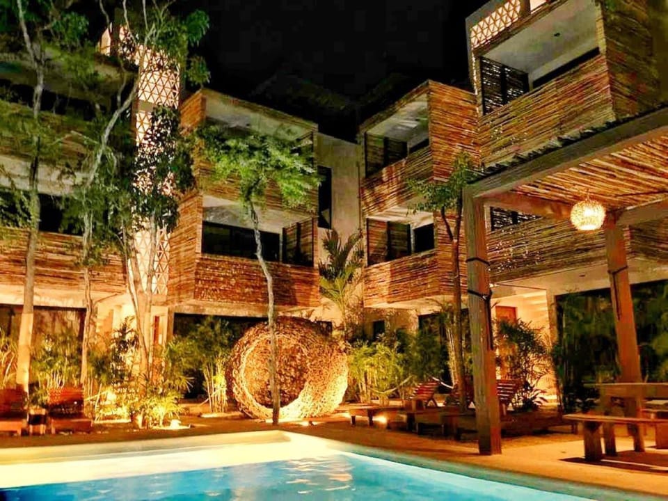 Property building, Facade/entrance, Garden, Swimming pool, Swimming pool