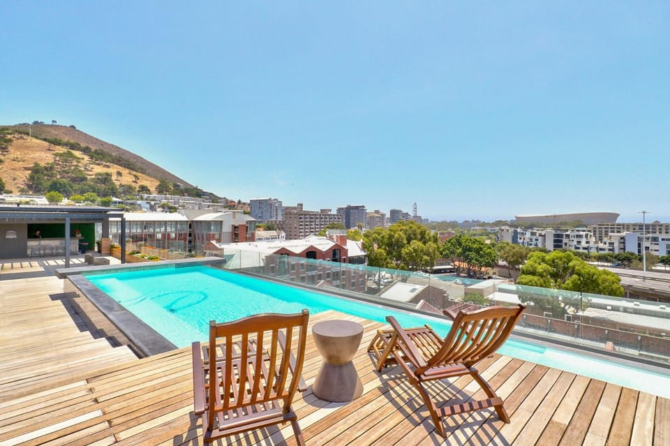 Waterfront apartment with balcony & views House in Cape Town
