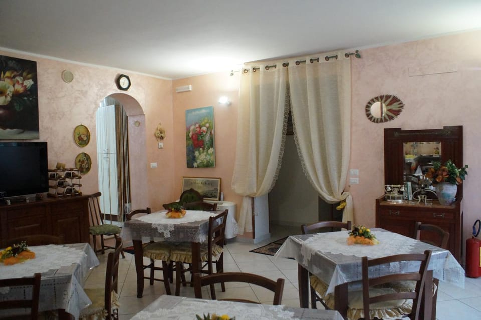 Communal lounge/ TV room