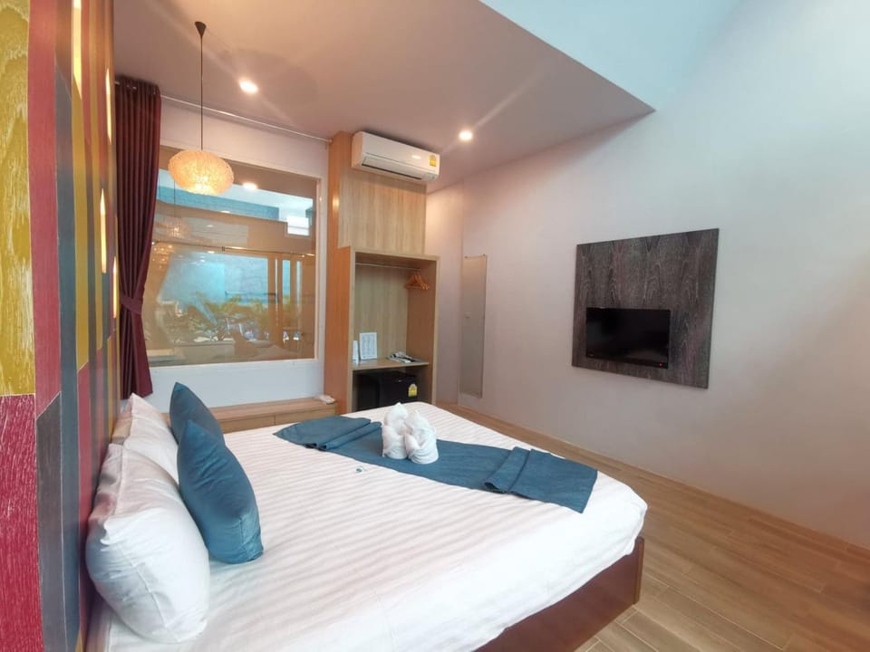 เดอะชาลี The Charlie Hotel in Laos
