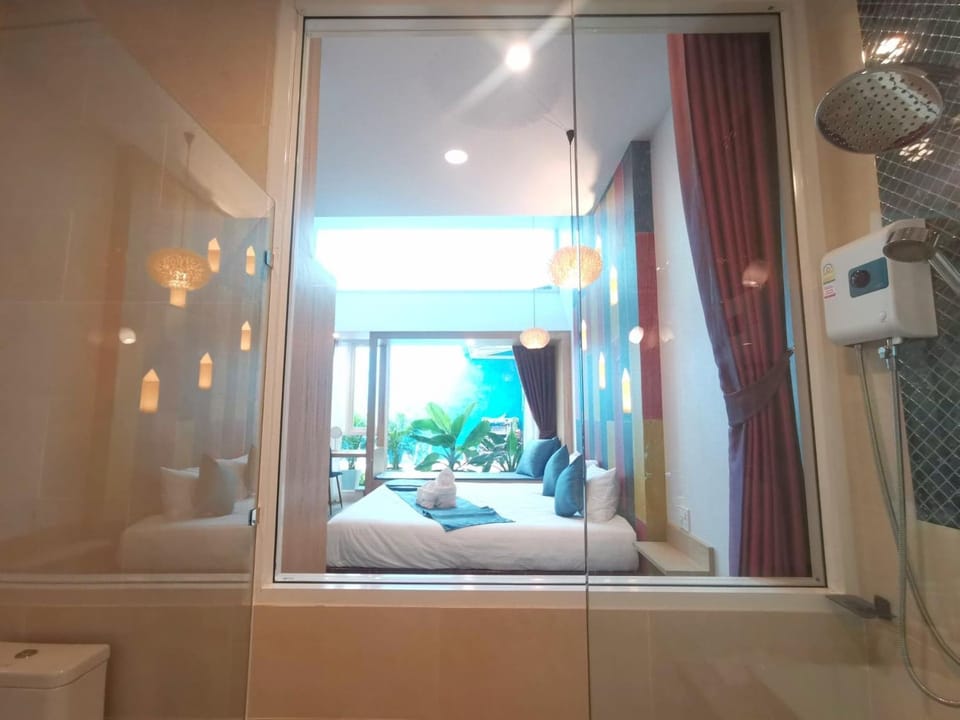 เดอะชาลี The Charlie Hotel in Laos