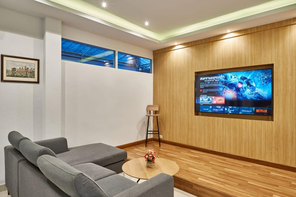 Communal lounge/ TV room, TV and multimedia, Living room, Seating area