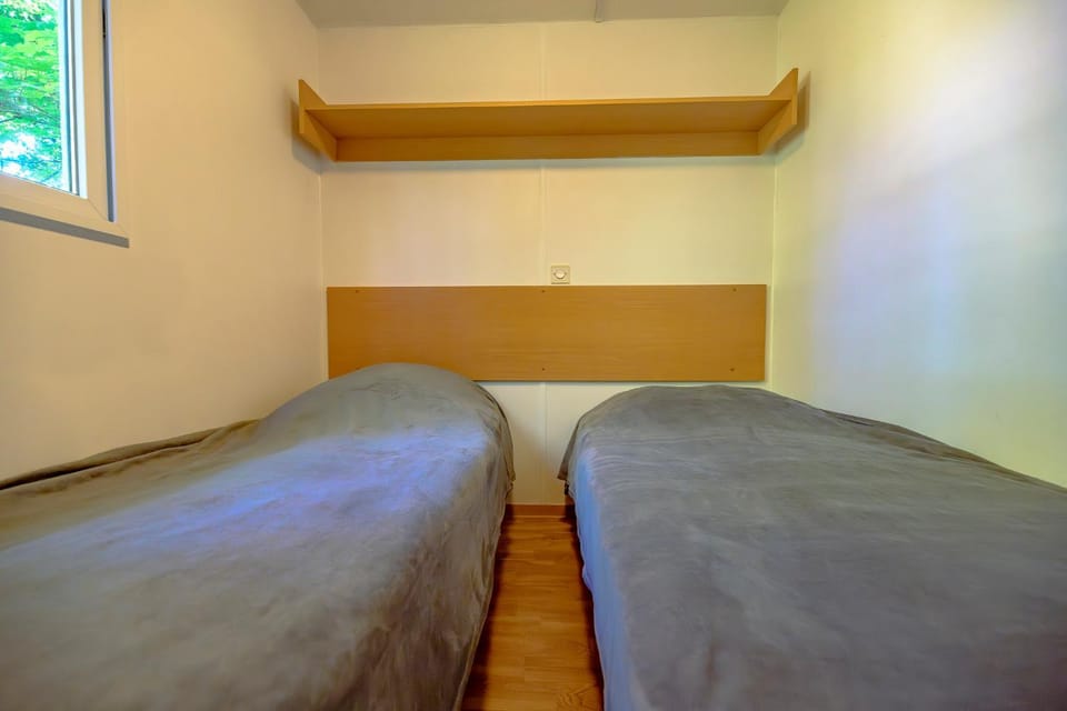Bed, Photo of the whole room, Bedroom, bunk bed