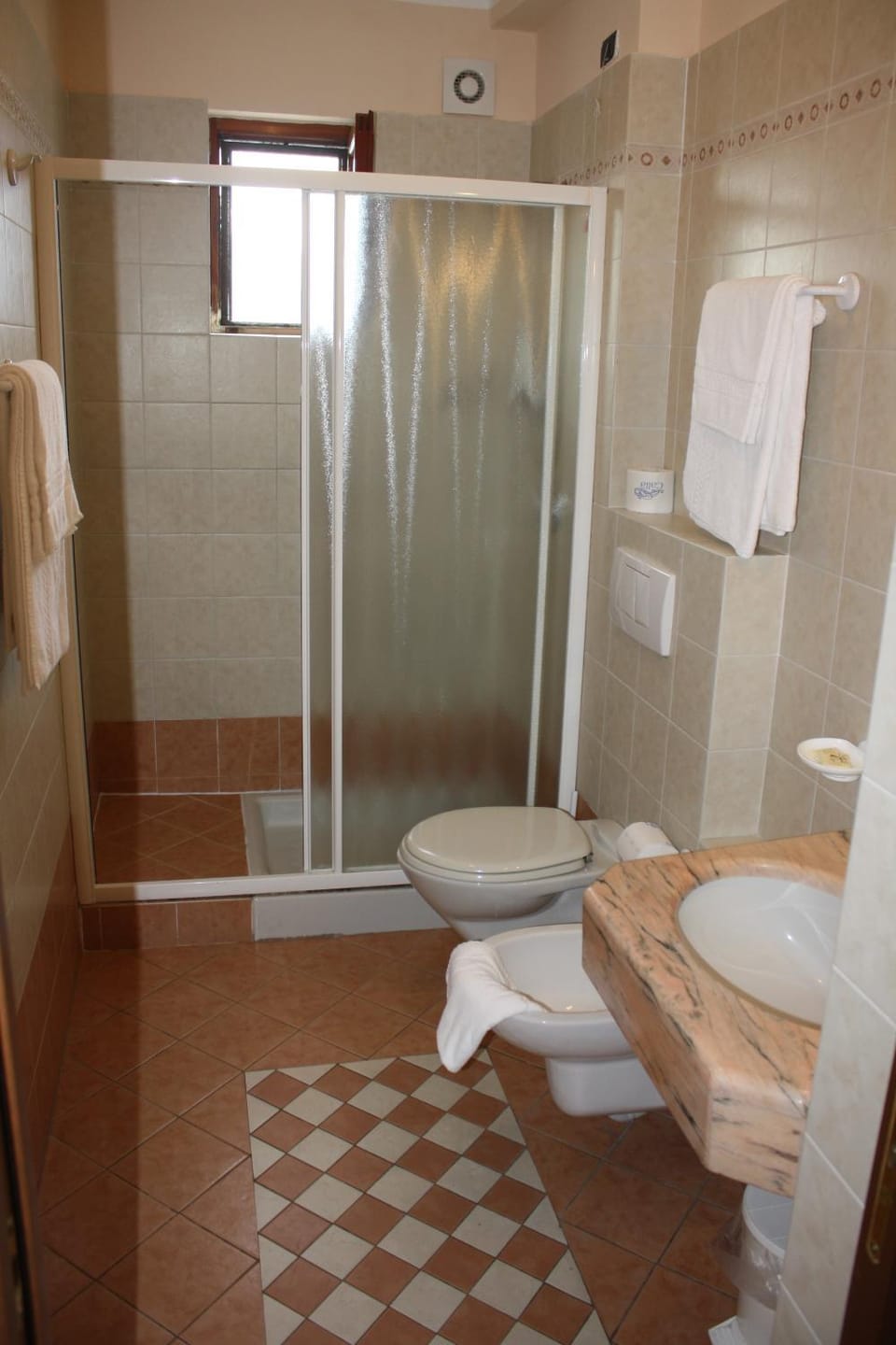 Shower, Toilet