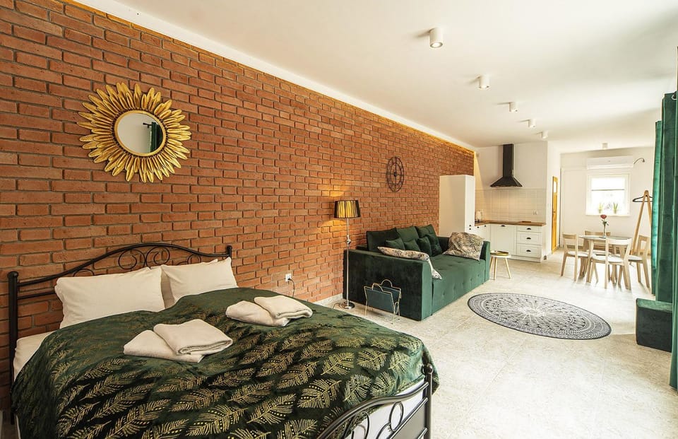 Bed, Seating area