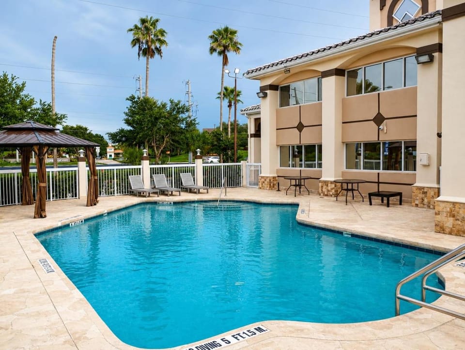 Swimming pool, Swimming pool