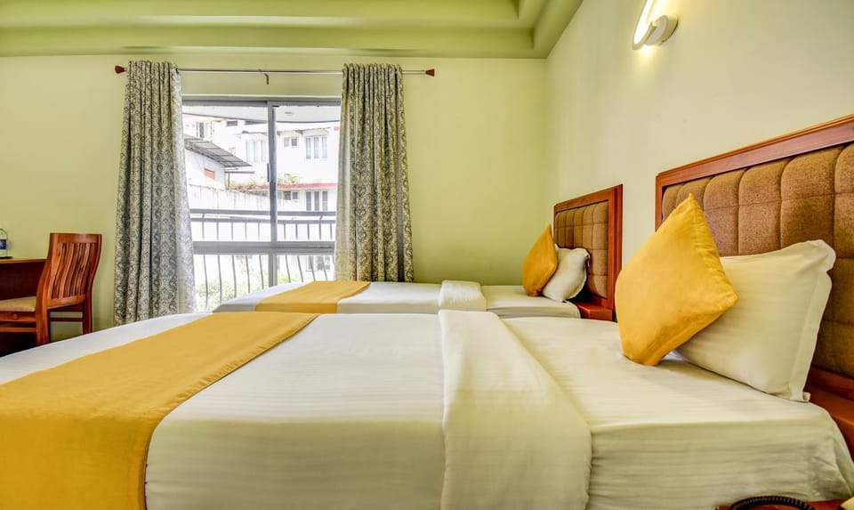 Bed, Photo of the whole room, Seating area, Bedroom