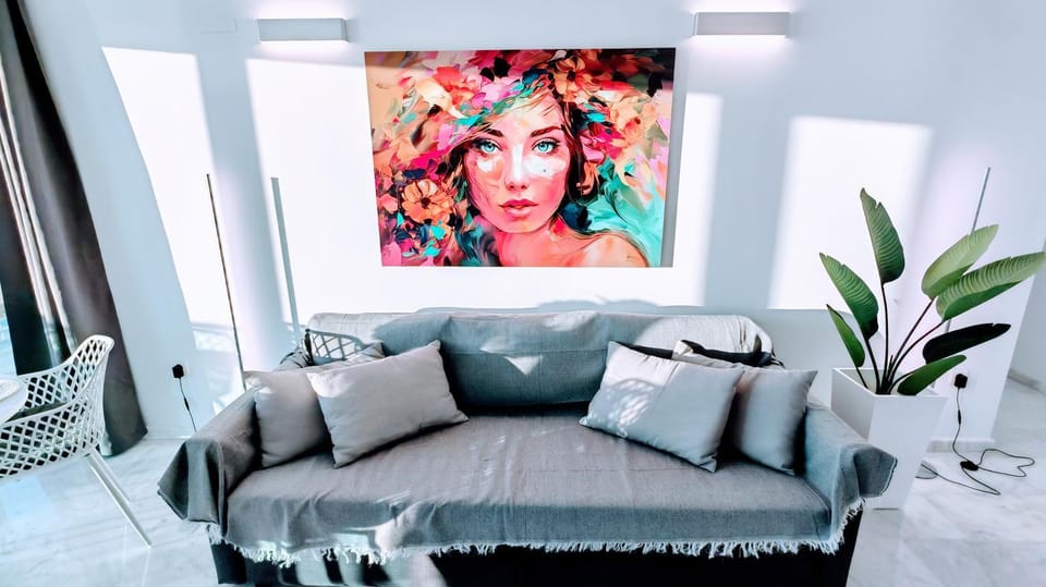 Living room, Photo of the whole room, Decorative detail