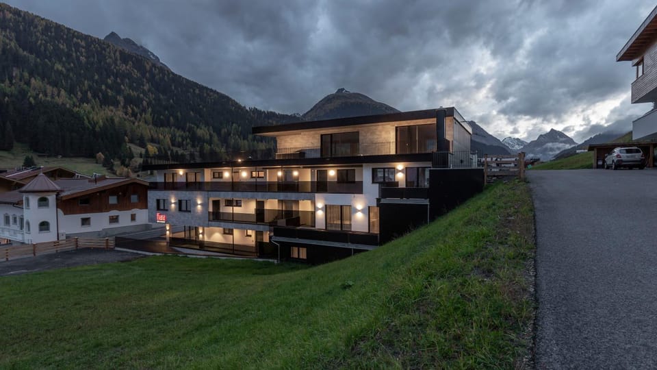 Property building, Facade/entrance