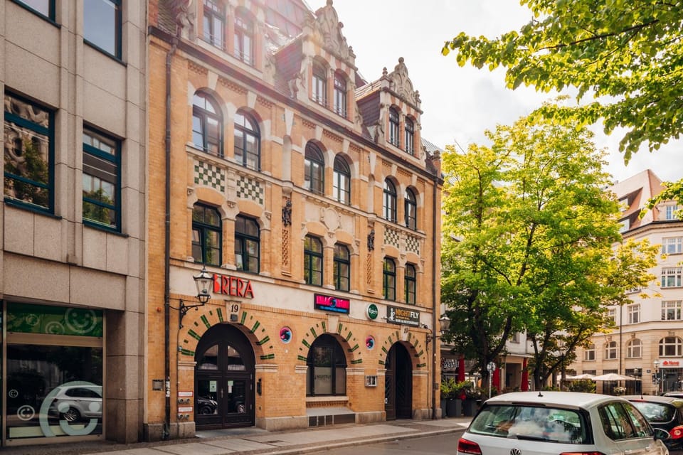 Property building, Day, Neighbourhood, Street view, Location