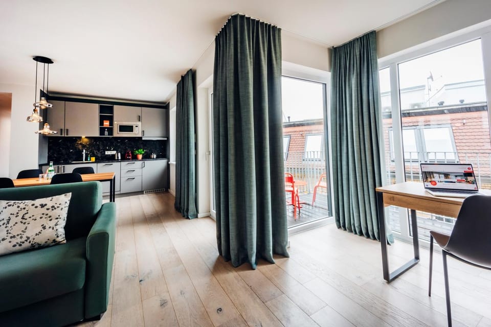Balcony/Terrace, Kitchen or kitchenette, Living room, Seating area, Dining area