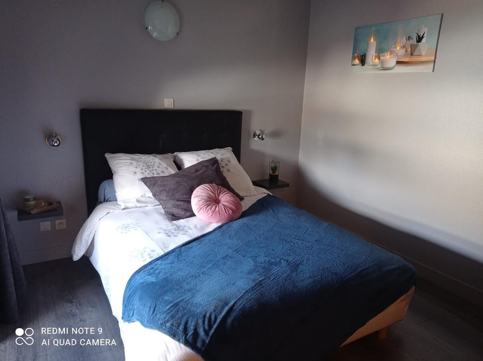 Bathroom, Photo of the whole room, Bedroom
