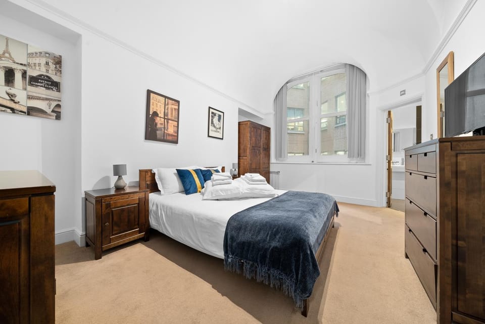 Property building, Bed, Bedroom, wardrobe, air conditioner