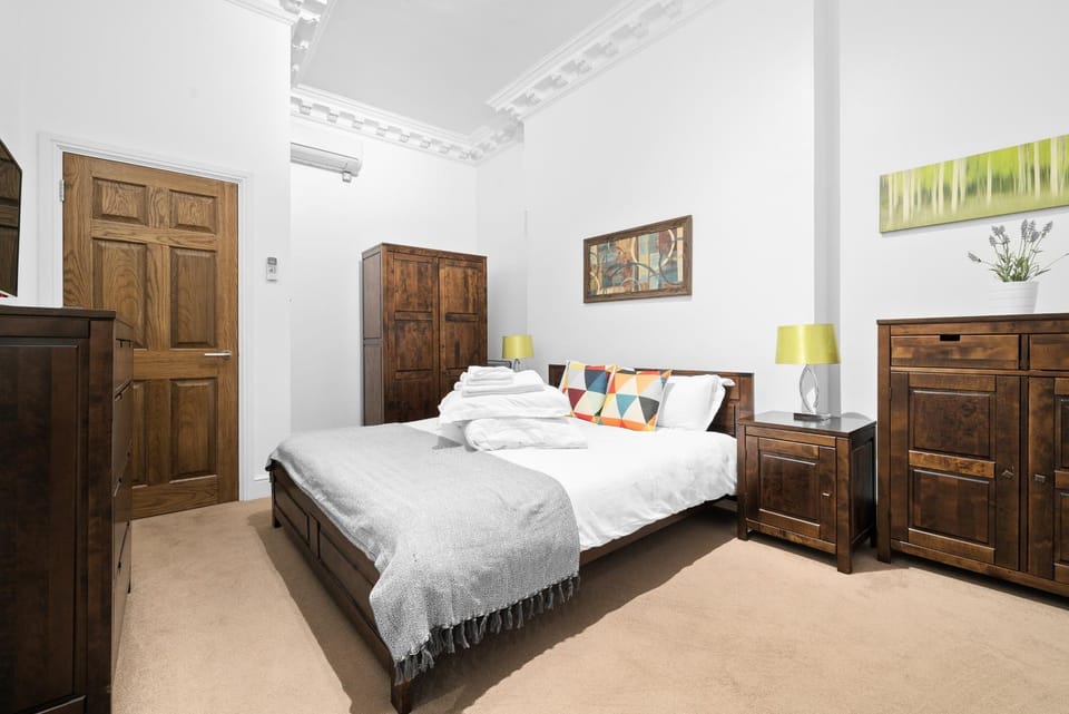 Property building, Bed, Bedroom, towels