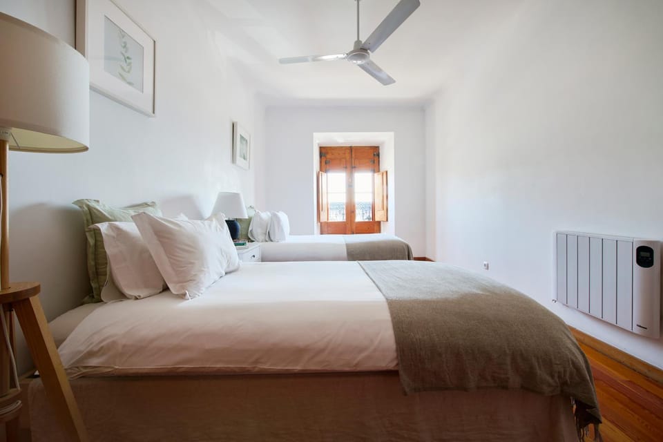 Bed, Balcony/Terrace, Photo of the whole room, Bedroom, River view, Sea view, heating, internet
