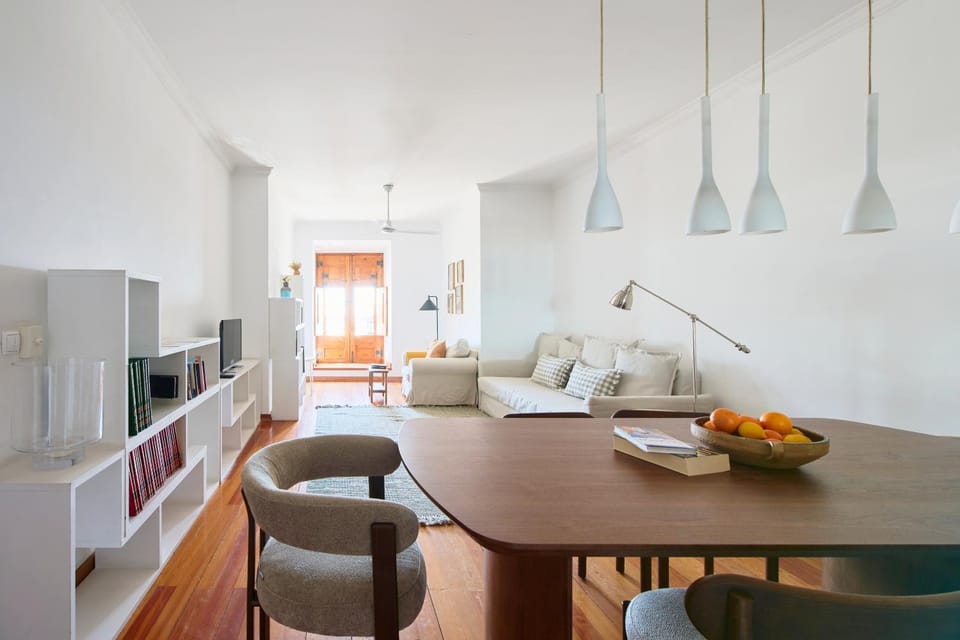 TV and multimedia, Living room, Seating area, Dining area