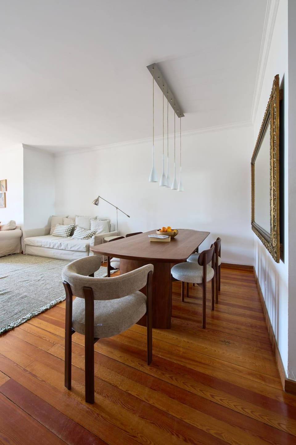 Communal lounge/ TV room, TV and multimedia, Balcony/Terrace, Living room, Seating area, Dining area, River view