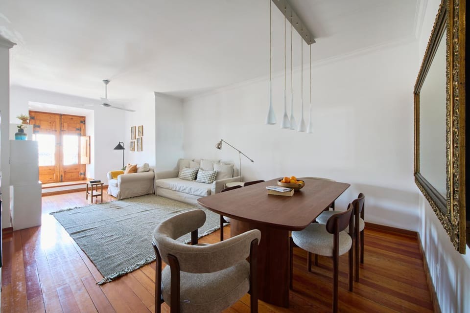 TV and multimedia, Balcony/Terrace, Living room, Seating area, Dining area, River view, Sea view, Meals, internet