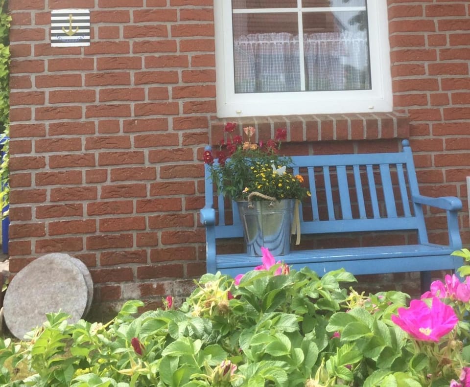 Facade/entrance, Garden, children