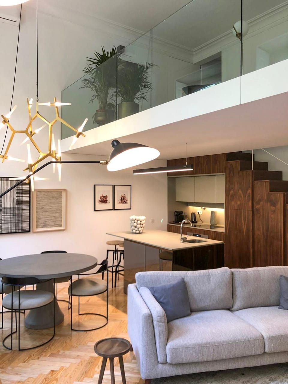 TV and multimedia, Kitchen or kitchenette, Living room, Decorative detail, Dining area