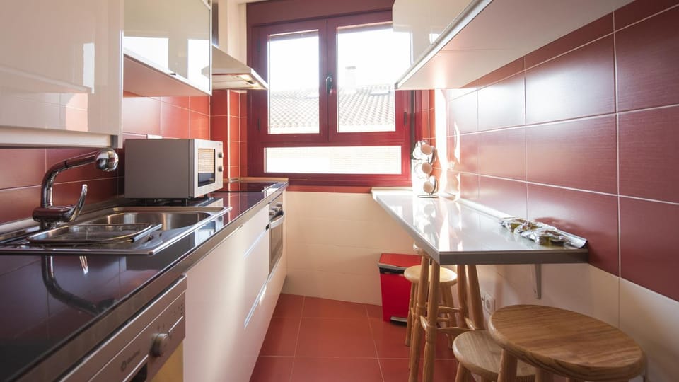 Kitchen or kitchenette, minibar, pet friendly, stove