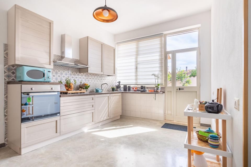 Communal kitchen, Internal: Not applicable to any particular room