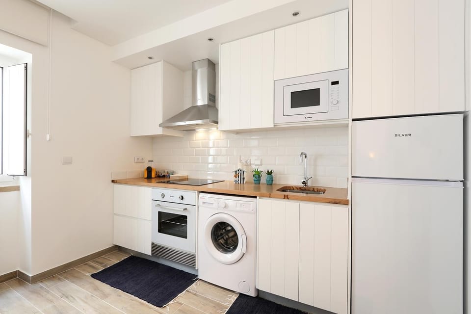 Kitchen or kitchenette, dishwasher, oven, pet friendly, stove, washing machine