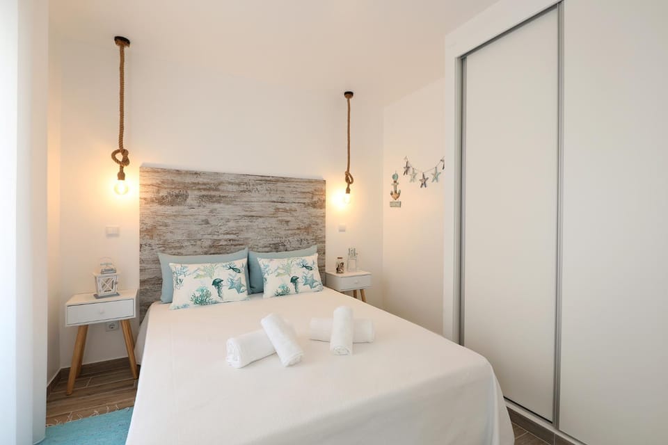 Bed, Photo of the whole room, Bedroom, towels, wardrobe