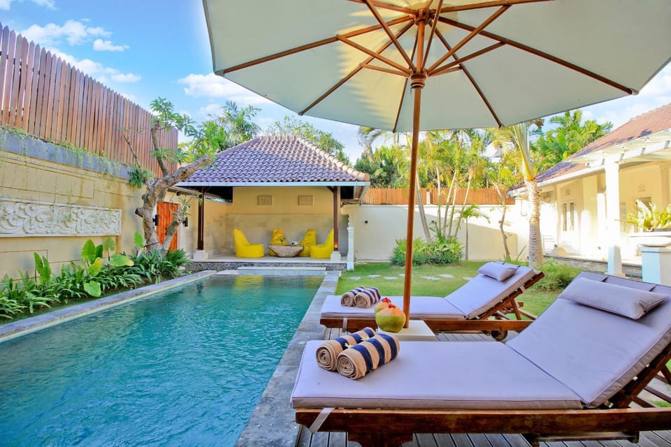 Garden, Seating area, Garden view, Pool view, Swimming pool, sunbed